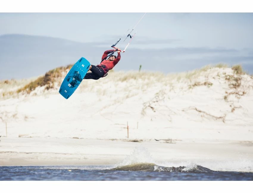Gambler 2018 Nue - Planche Twin-Tip Kitesurf Occasion - Sports Nautiques 8 Gambler 2018 Nue - Planche Twin-Tip Kitesurf Occasion - Sports Nautiques – Image 6