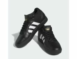 Chaussures Tyshawn Noir Blanc Or pour Homme - Style et Confort 26 Chaussures Tyshawn Noir Blanc Or pour Homme - Style et Confort -Side-Shore Soldes Magasin tyshawn black black white gold adidas skateboarding 10