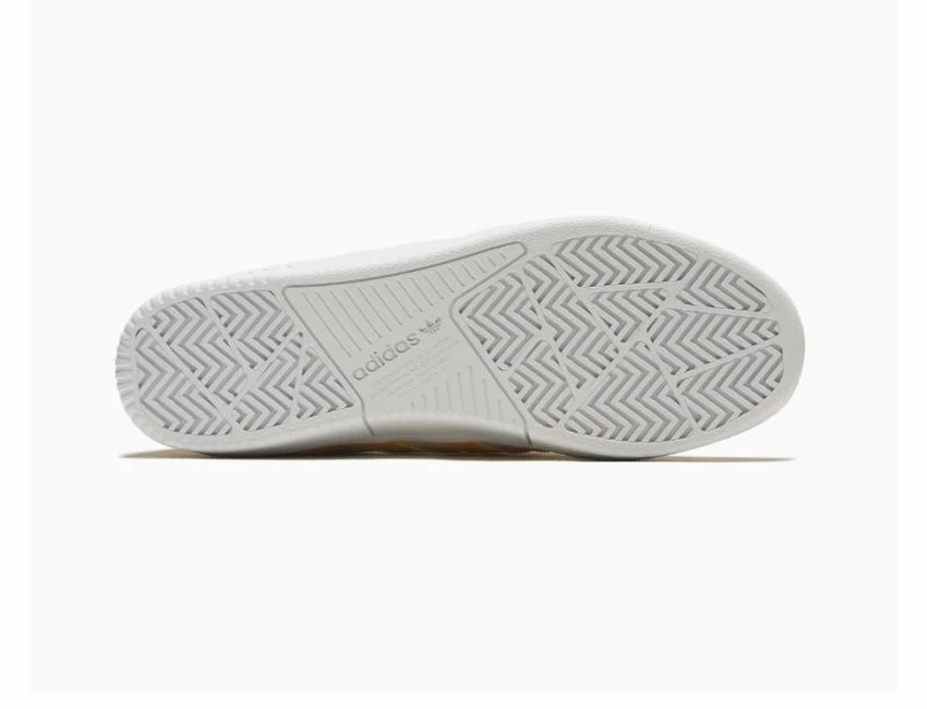 Chaussures Tyshawn Low Bold Gold White Metallic pour Femme - Élégance et Confort 6 Chaussures Tyshawn Low Bold Gold White Metallic pour Femme - Élégance et Confort – Image 4